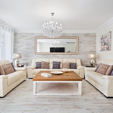 Sitges Spaces Mediterranean Apartments 4 Bedroom, 4 Bathroom, Huge Terrace, Jacuzzi- Sleeps 9 المظهر الخارجي الصورة