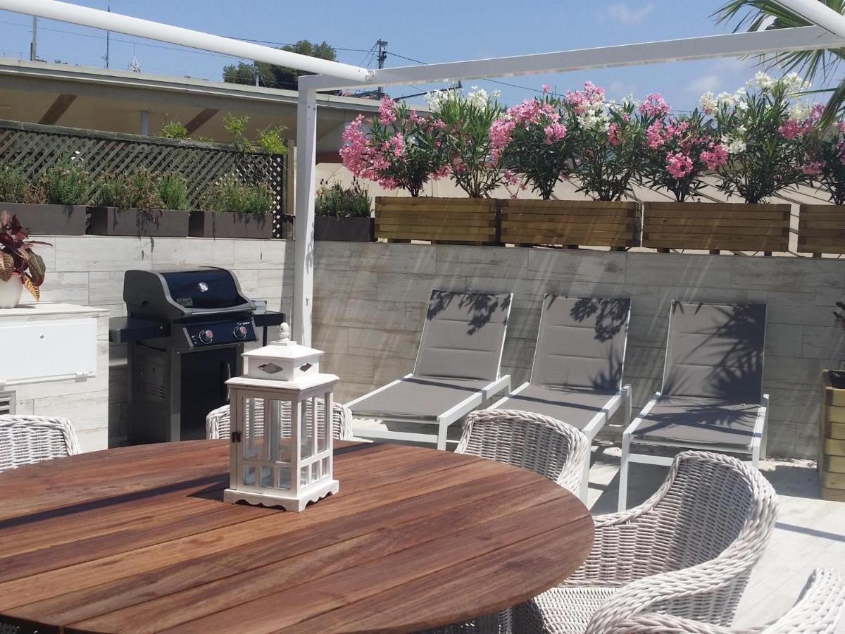Sitges Spaces Mediterranean Apartments 4 Bedroom, 4 Bathroom, Huge Terrace, Jacuzzi- Sleeps 9 المظهر الخارجي الصورة