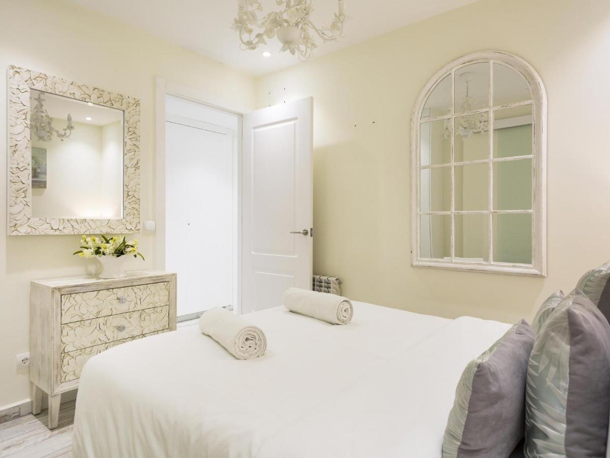 Sitges Spaces Mediterranean Apartments 4 Bedroom, 4 Bathroom, Huge Terrace, Jacuzzi- Sleeps 9 المظهر الخارجي الصورة