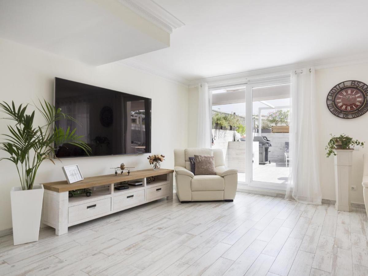 Sitges Spaces Mediterranean Apartments 4 Bedroom, 4 Bathroom, Huge Terrace, Jacuzzi- Sleeps 9 المظهر الخارجي الصورة