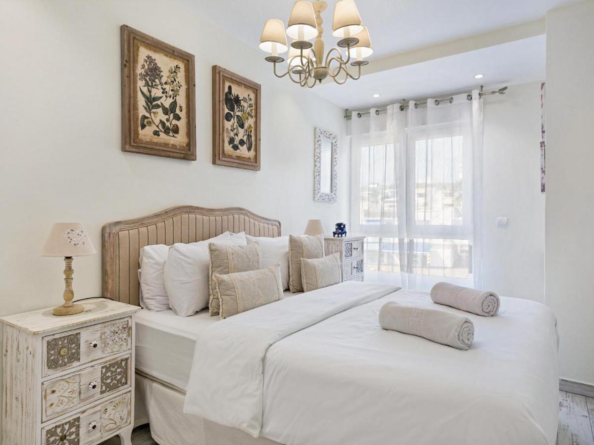 Sitges Spaces Mediterranean Apartments 4 Bedroom, 4 Bathroom, Huge Terrace, Jacuzzi- Sleeps 9 المظهر الخارجي الصورة