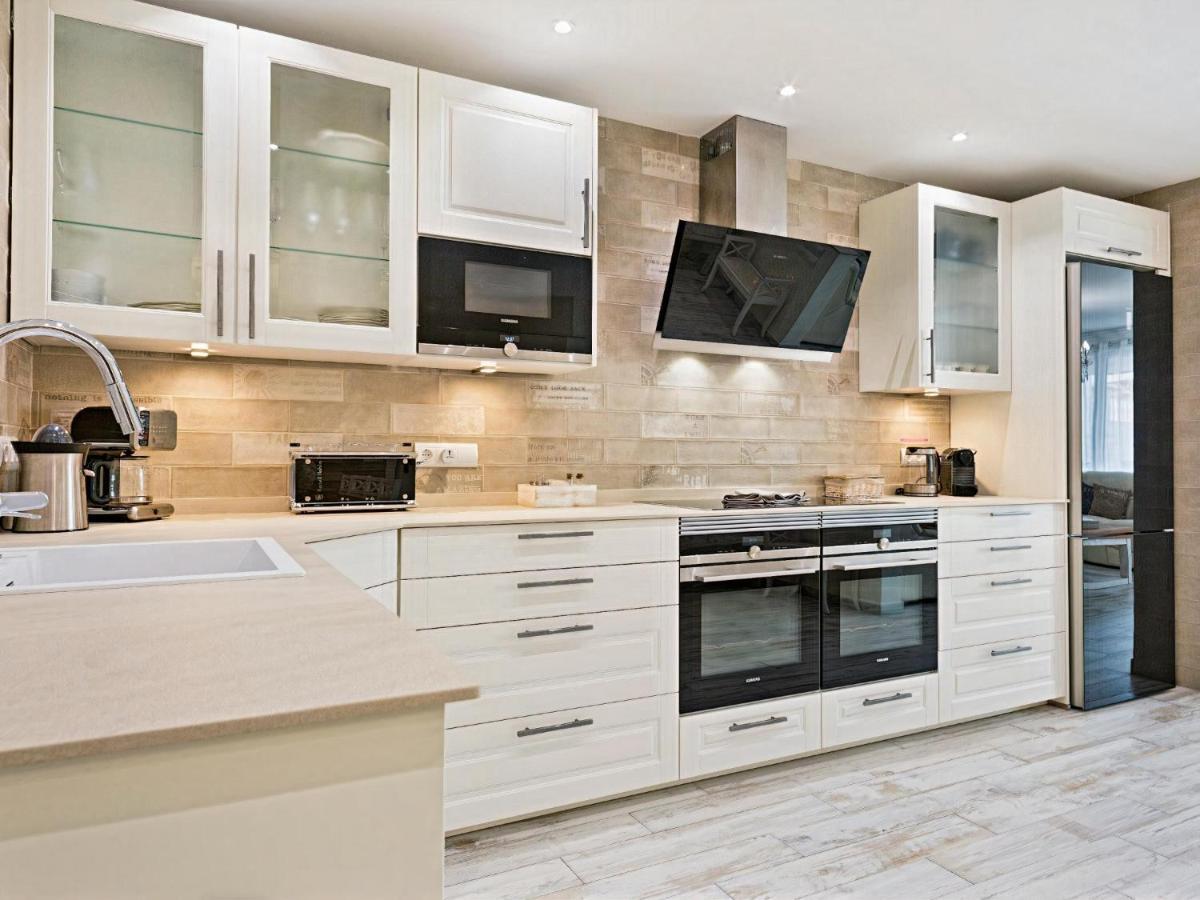 Sitges Spaces Mediterranean Apartments 4 Bedroom, 4 Bathroom, Huge Terrace, Jacuzzi- Sleeps 9 المظهر الخارجي الصورة