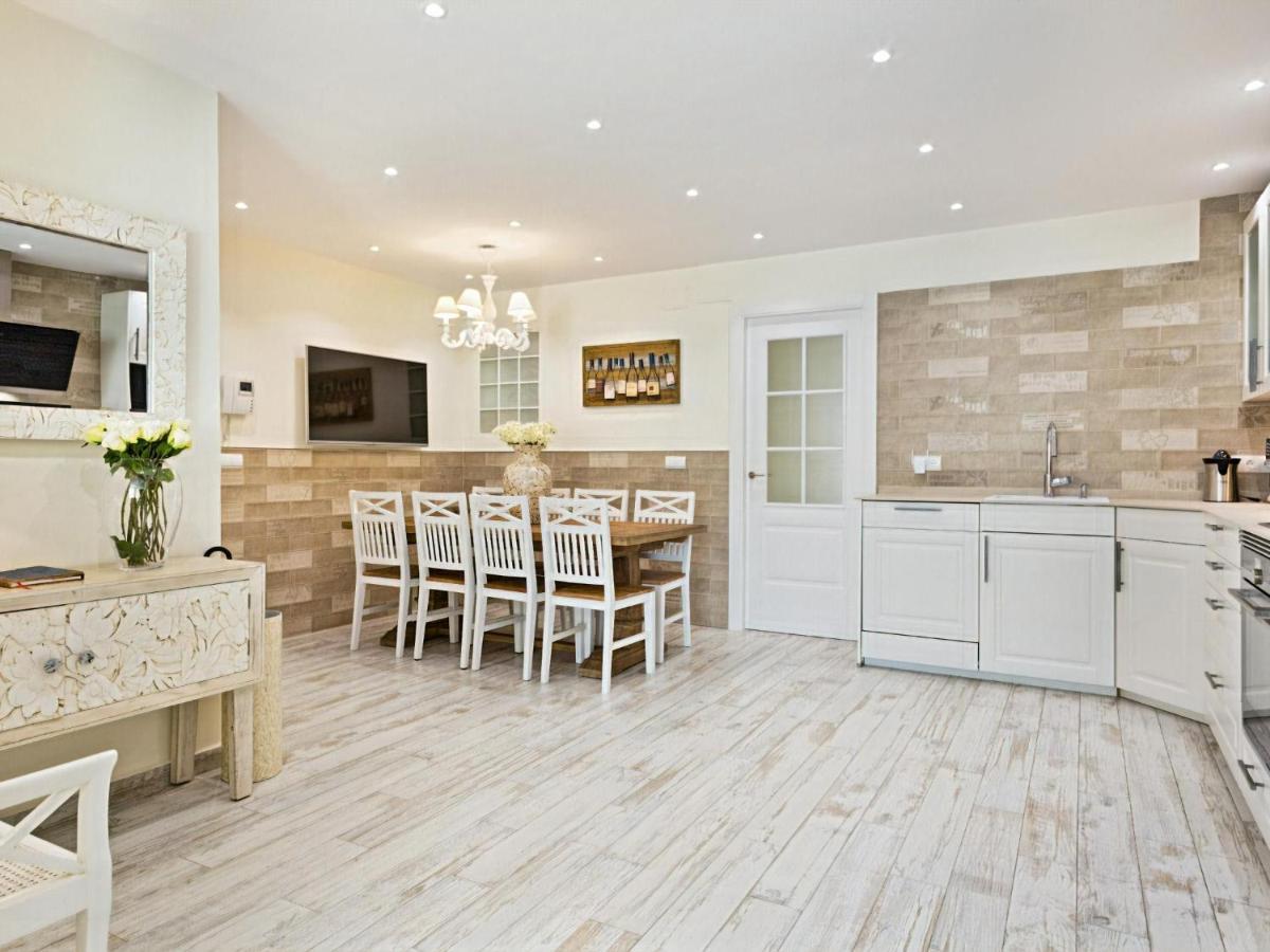 Sitges Spaces Mediterranean Apartments 4 Bedroom, 4 Bathroom, Huge Terrace, Jacuzzi- Sleeps 9 المظهر الخارجي الصورة